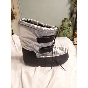 Women's ROUGE HELIUM Silver & Black Winter Boots Size 11